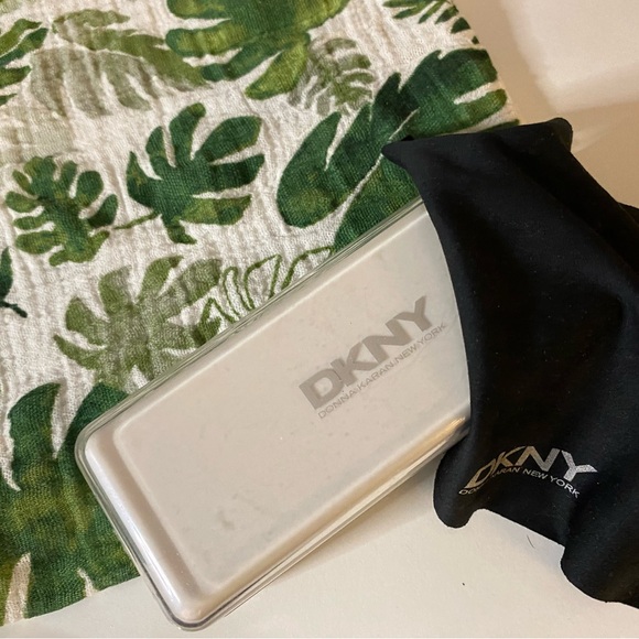 DKNY Clear/white Hard Glasses Case - Picture 2 of 10